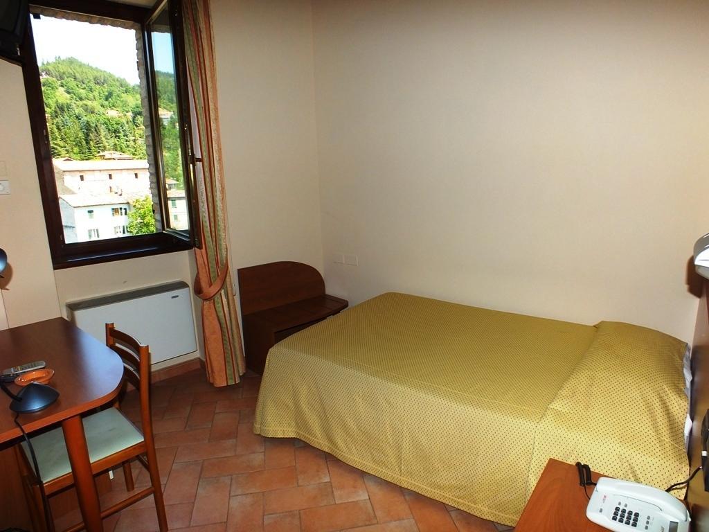 Hotel Santa Chiara SantʼAngelo in Vado Стая снимка