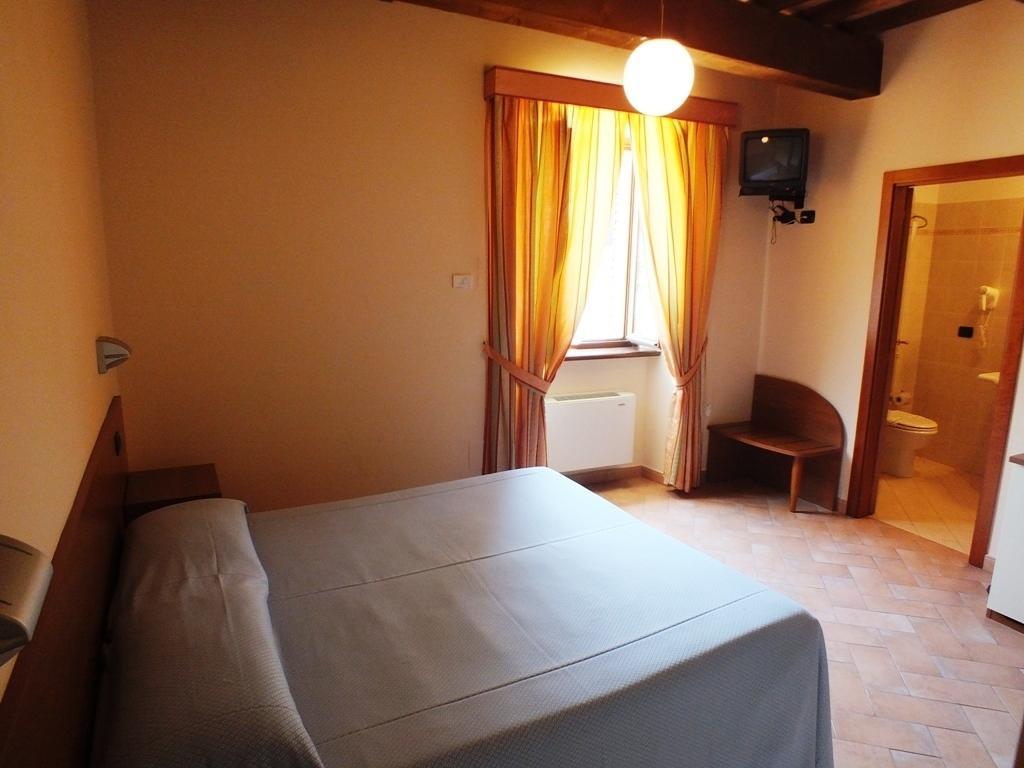 Hotel Santa Chiara SantʼAngelo in Vado Стая снимка