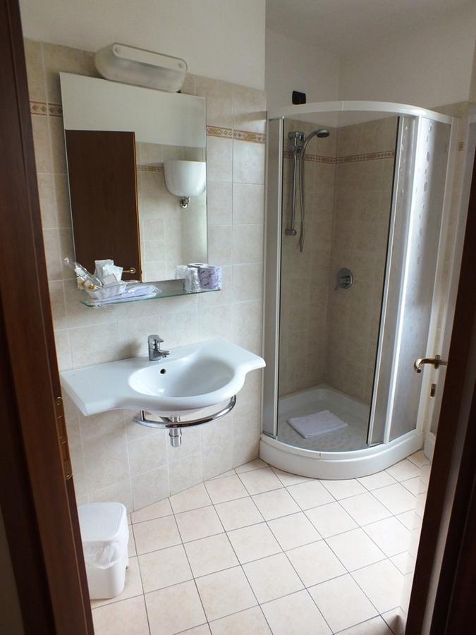 Hotel Santa Chiara SantʼAngelo in Vado Стая снимка