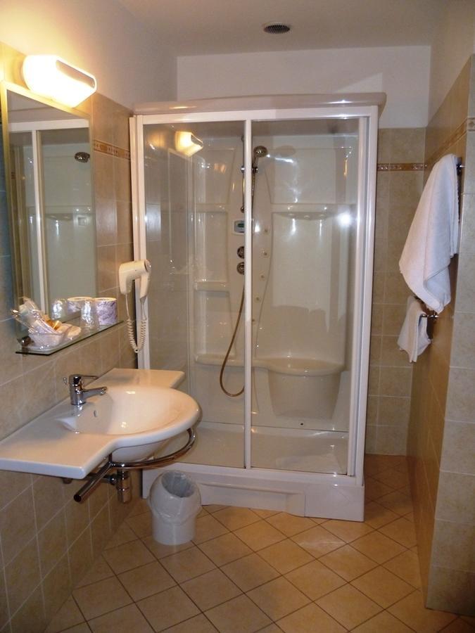 Hotel Santa Chiara SantʼAngelo in Vado Стая снимка