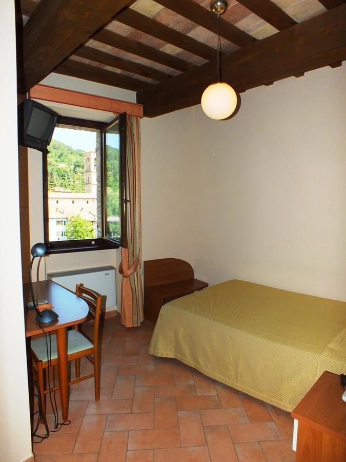 Hotel Santa Chiara SantʼAngelo in Vado Стая снимка